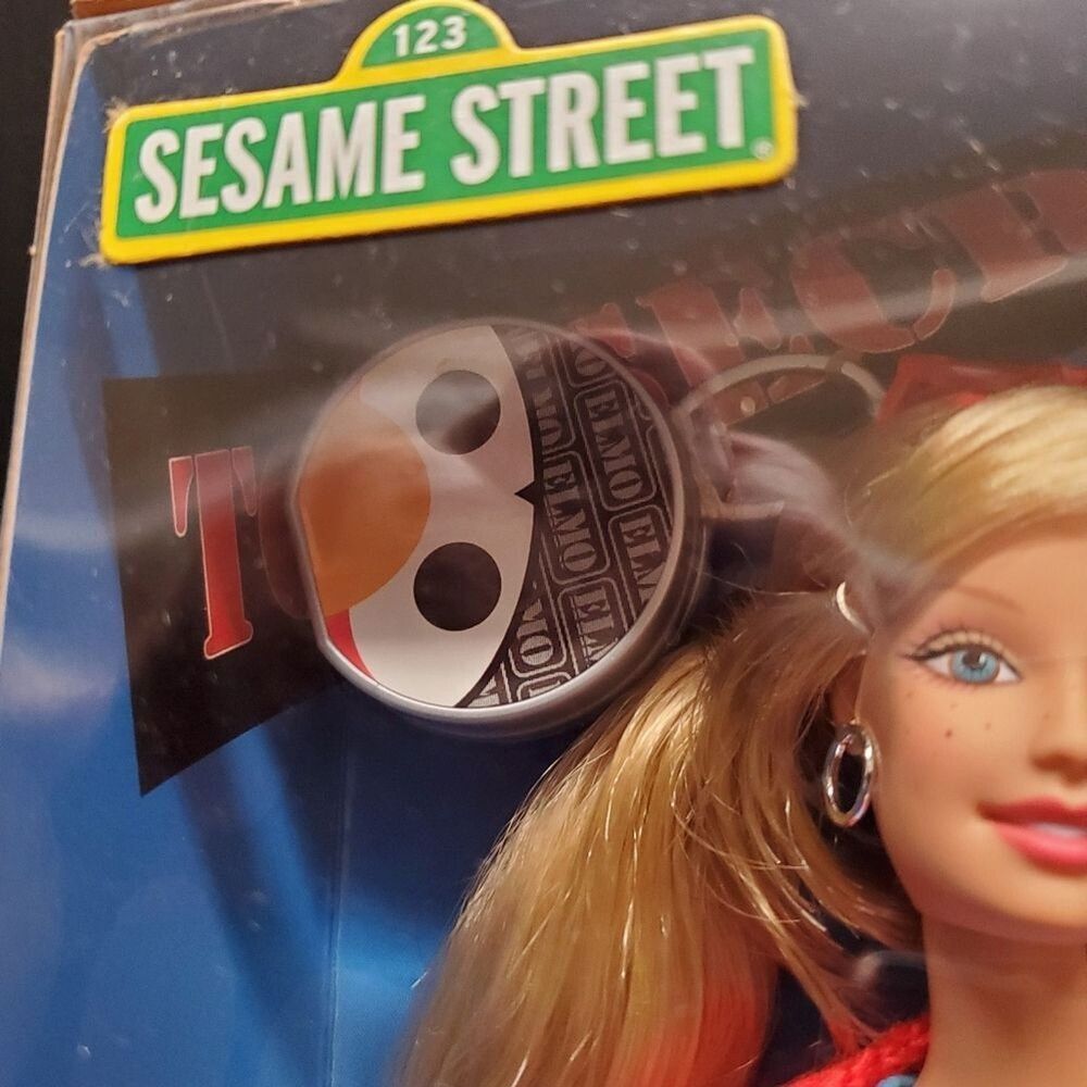 2006 Sesame Street Barbie Tickle Me Elmo T.M.X. Doll Set - Picture 5 of 7